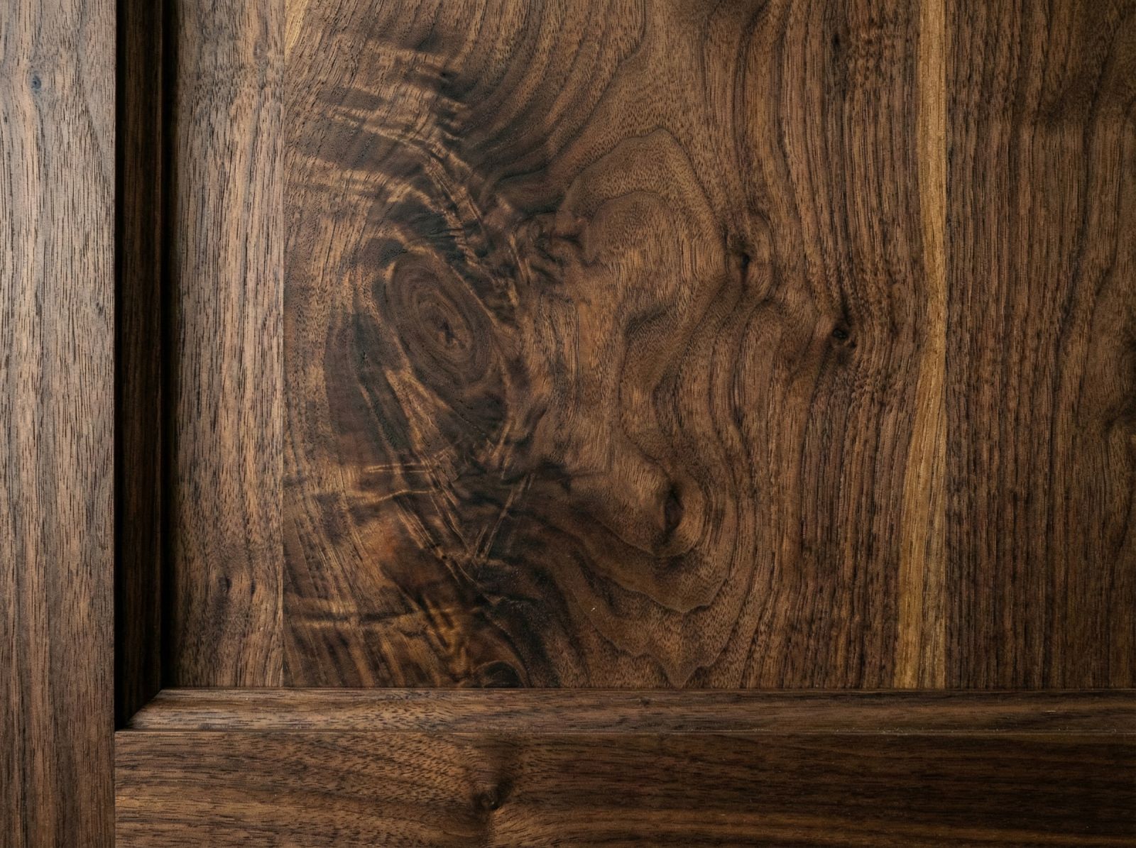 van-go-oc-cho-tu-nhien-tren-cua-nhua